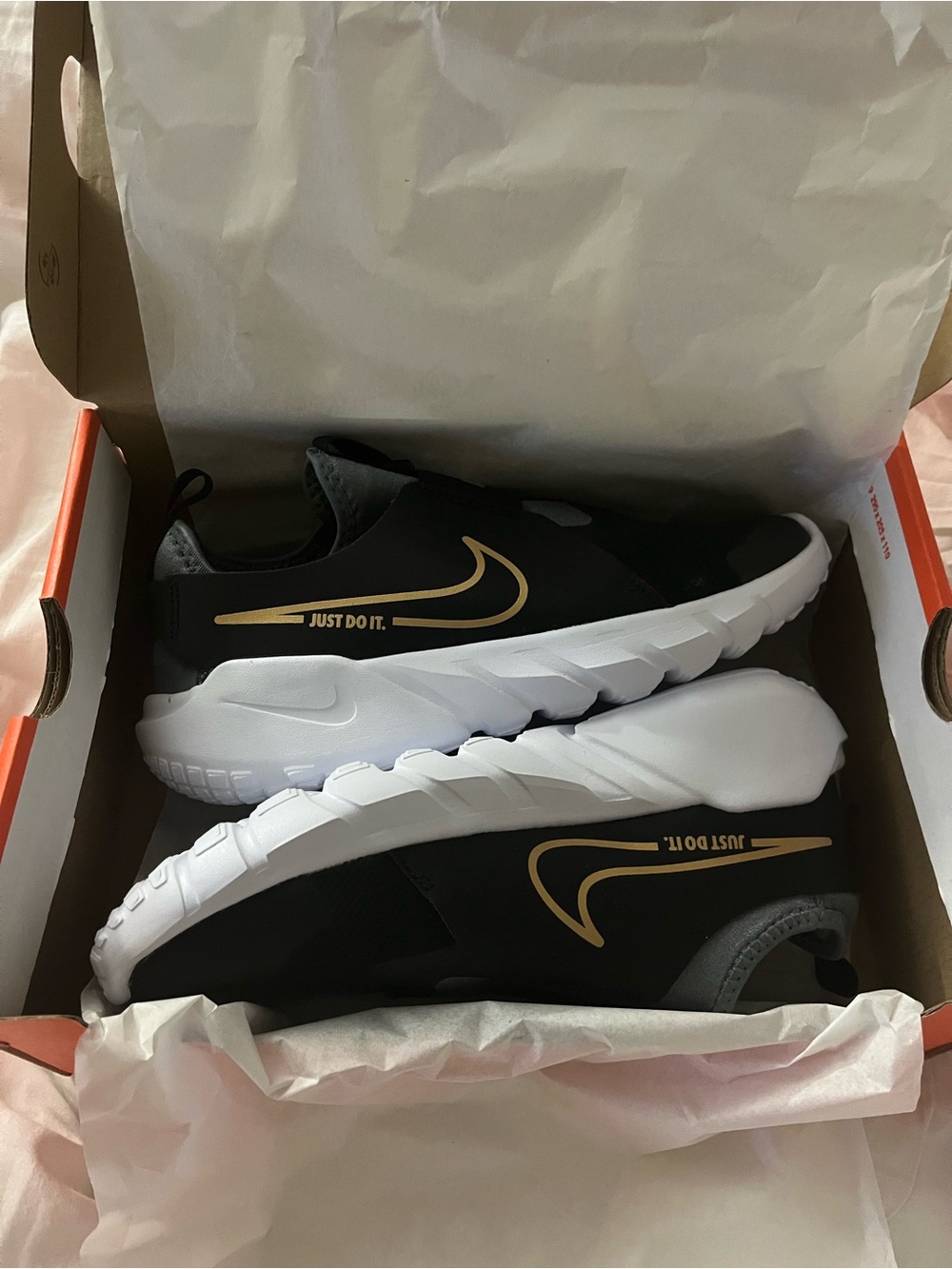 Brand new Nike Flex Runner 2 boys shoes